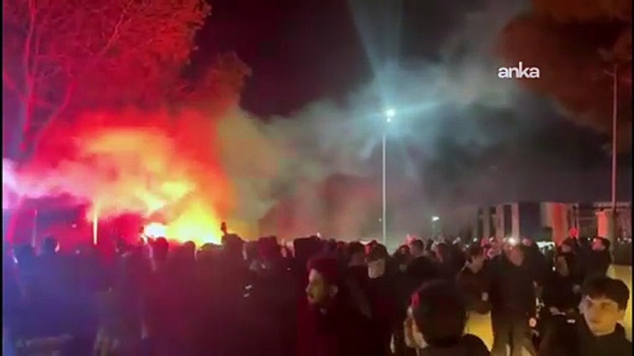 İzmir'deki KYK yurtlarında barınma isyanı büyüyor: Öğrenciler ayakta!