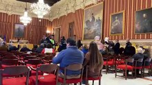 Protestas en el pleno del Ayuntamiento de Sevilla