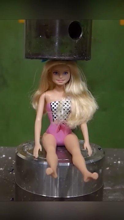 Barbie Vs. 150 TON HYDRAULIC PRESS 🥺 #hydraulicpress #crushing #satisfying #viral #funny -
