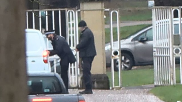Así han registrado la vivienda del ex príncipe Andrés tras ser detenido por conducta inapropiada