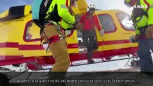 Valanga in Valle d'Aosta, scialpinisti coinvolti: la difficile operazione di salvataggio