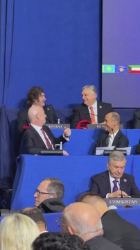 Javier Milei canta Burning Love de Elvis Presley con Infantino y Viktor Orbán