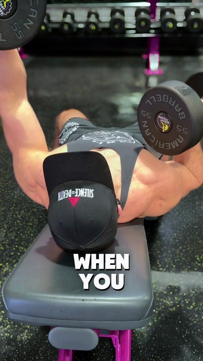 💪 Training the Chest Using Dumbbells with Pressing Techniques 🎯Here are some tips and advice for chest workouts actually hit your pecs (and not turn into “front delts + triceps day”).