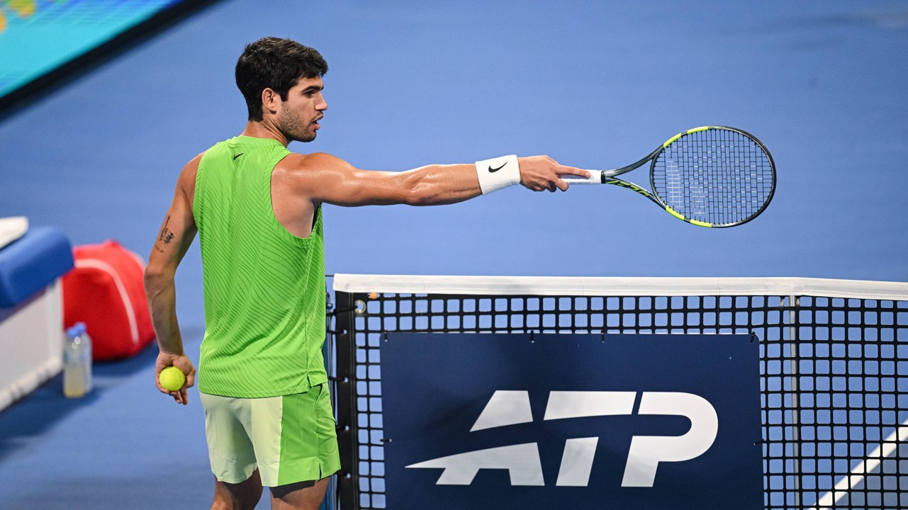 Arena in Ekstase: Alcaraz dreht Duell gegen Khachanov