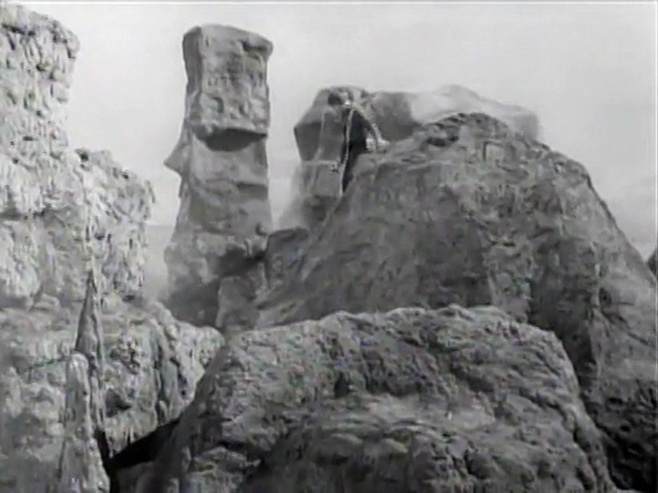 Lost in Space (1965) —S1 E08 - Invaders From The Fifth Dimension