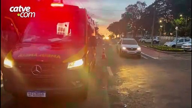 Jovem fica ferido em acidente entre carro e moto na região do Ciro Nardi, em Cascavel