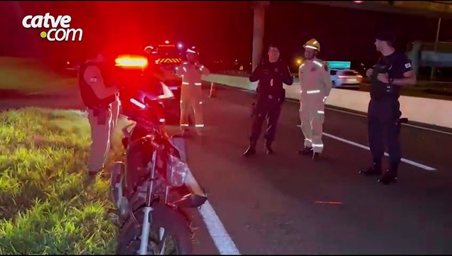 Motociclista de 31 anos fica ferido em acidente com carro na BR-467 em Cascavel