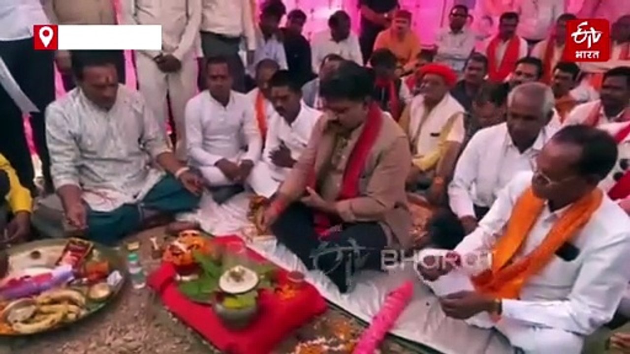 झीरम घाटी में शहीद कांग्रेस नेताओं को जवान दे र...