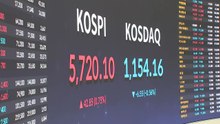 코스피 사상 첫 5,700선 돌파...코스닥 소폭 약세 / YTN