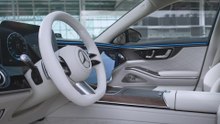Die neue Mercedes-Benz S‑Klasse - Neue Lenkradbedienung, kabelloses Laden in Griffweite und beleuchtete Getränkehalter