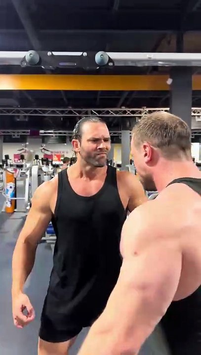 Gym Bros solve problem 💪🏼 #gigachad #comedy