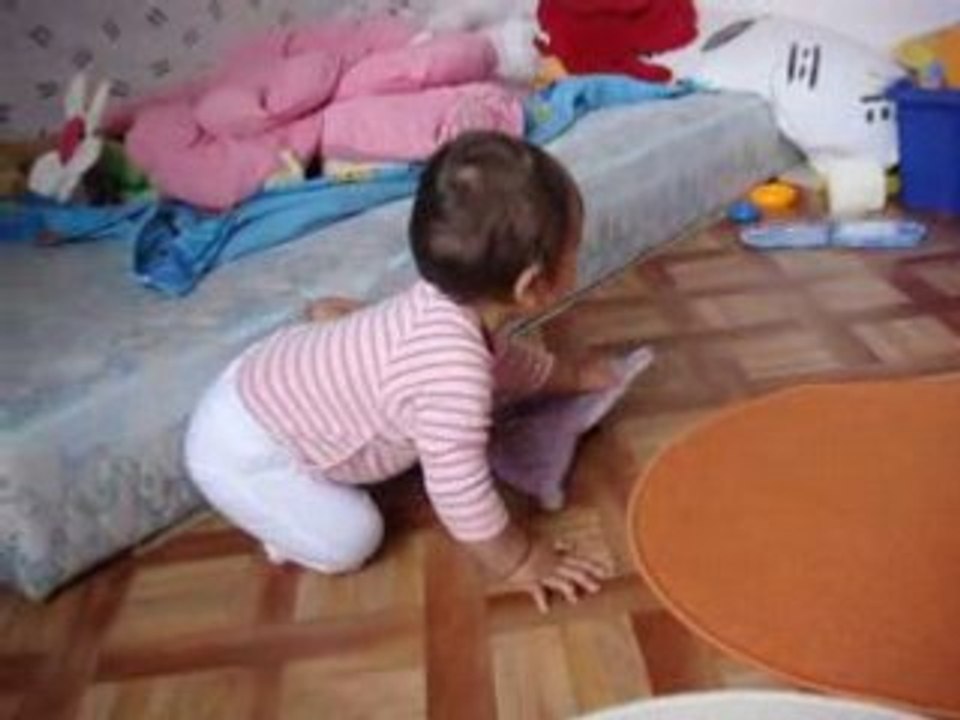 bébé dans sa chambre