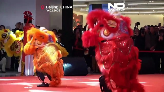 China: robôs humanoides dançam nas celebrações do Ano Novo Lunar em Pequim