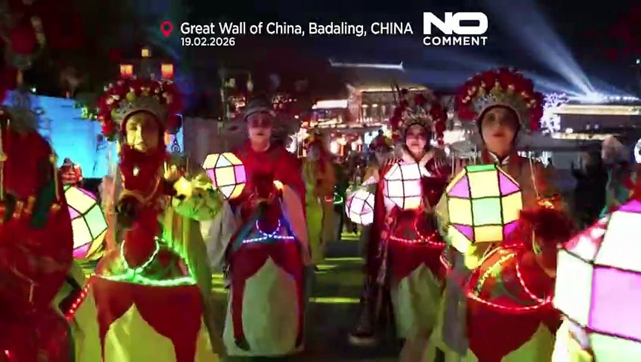 Löwentänze an der Großen Mauer: China feiert Frühlingsfest