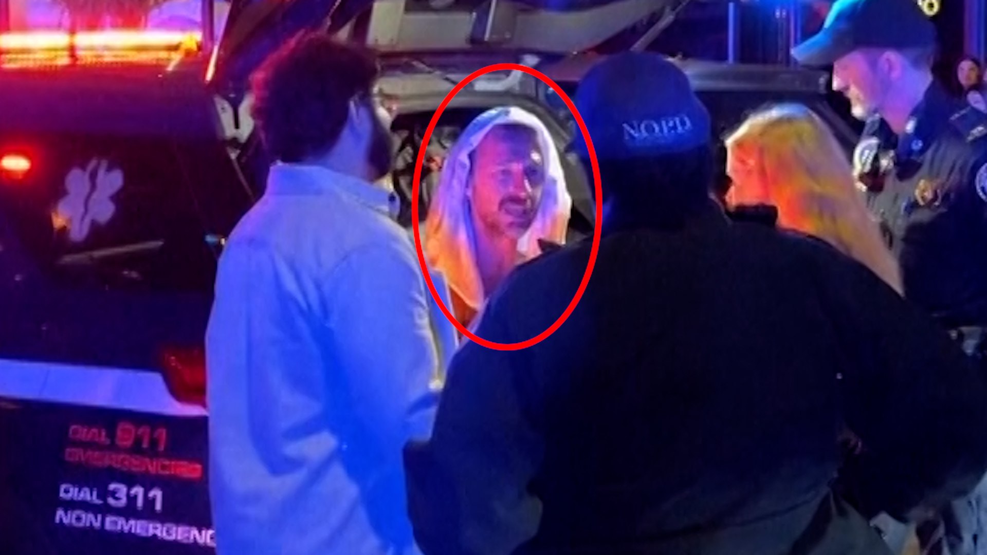 El actor estadounidense Shia LaBeouf, de 39 a�os, fue arrestado la madrugada del martes en Nueva Orleans tras protagonizar un violento altercado durante las celebraciones de Carnaval. Seg�n los informes policiales, el int�rprete enfrenta cargos de agresi�n simple tras atacar a varias personas en el establecimiento Royal Street Inn & R Bar, ubicado cerca del hist�rico Barrio Franc�s.