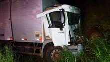 Acidente entre caminhões deixa motorista com fratura na BR-369 em Cascavel