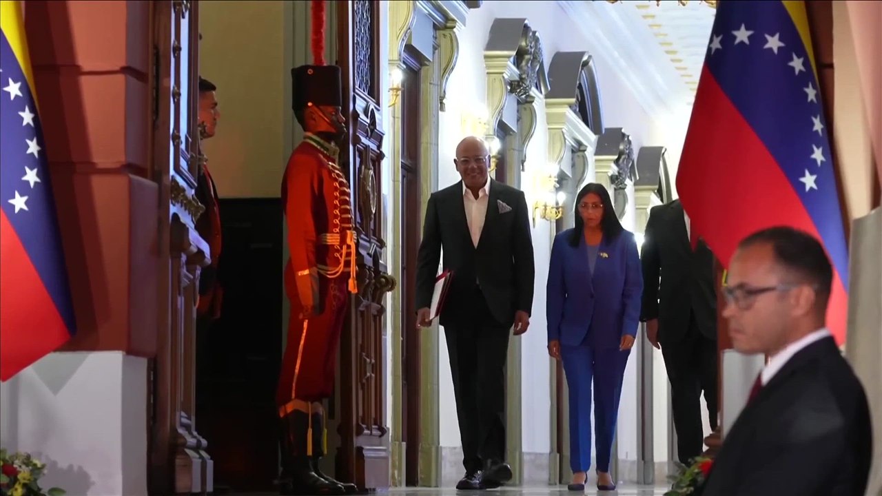 Delcy Rodríguez firma histórica ley de amnistía y abre puerta a presos políticos en Venezuela
