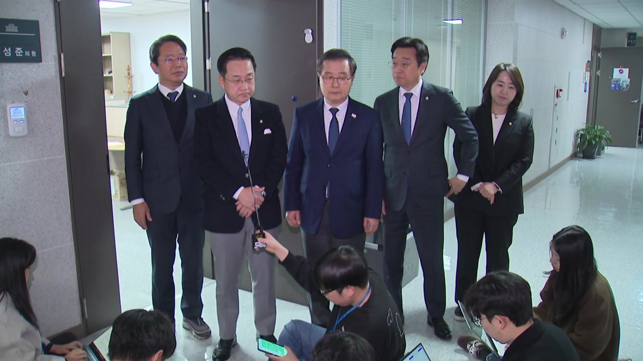 이 대통령 공소취소 모임, 유시민 '미친 짓' 비판에 반박 / YTN