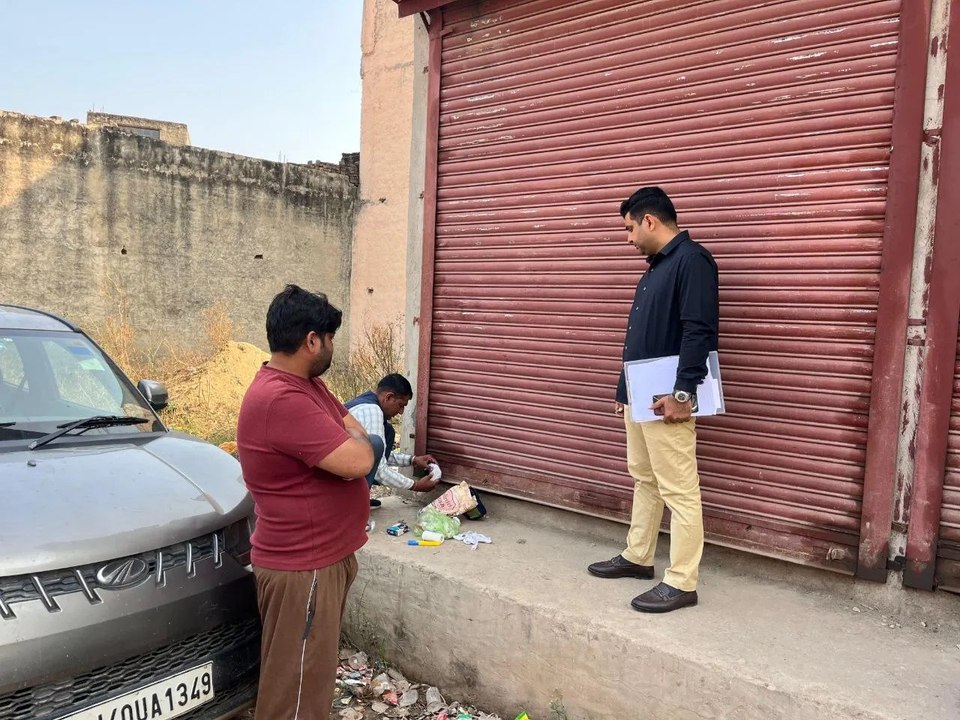 तिजारा में मिलावटी दूध बनाने में उपयोग होने वाली चीजों के गोदाम को किया सीज