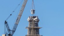 La Sagrada Familia coloca la última pieza de su torre más alta