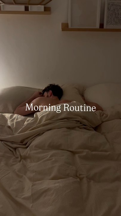 Notre Morning Routine :La manière dont nous nous réveillons et ce que nous faisons le matin impacte beaucoup notre journée.On avance ensemble, pense à t’abonner 🏼Code @prozis : TOMVB____________