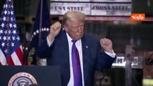 Trump balla la 'Trump dance' prima di un comizio in Georgia sulla note di Ymca