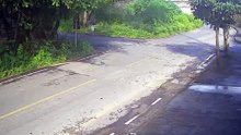 Casal é preso após abandonar bebê de 1 mês em bueiro; veja vídeo