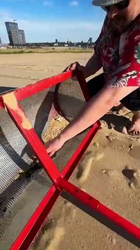 Beach Treasure Hunt: Sifting vs Detector #fblifestyle