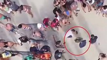 VÍDEO: Homem é flagrado agredindo tartaruga marinha em praia