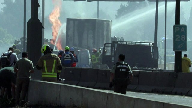 Caminhão-tanque explode e deixa quatro mortos e ao menos 17 feridos
