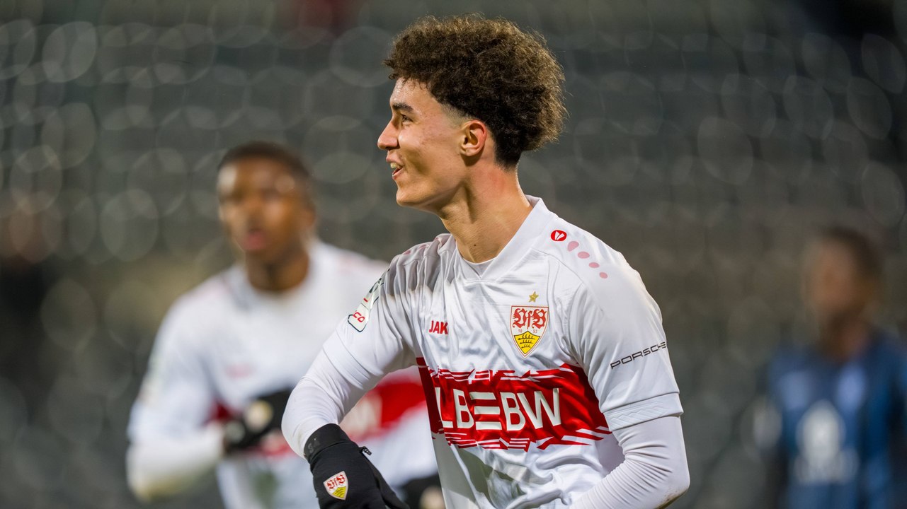 Doppelpacker Darvich tanzt und lupft: Mannheim gegen VfB II chancenlos