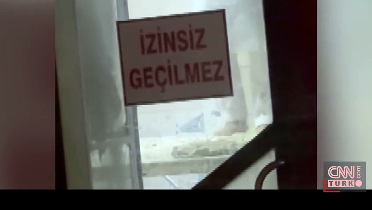 Sakarya'da mide bulandıran görüntüler: Hamuru ayaklarıyla çiğnedi