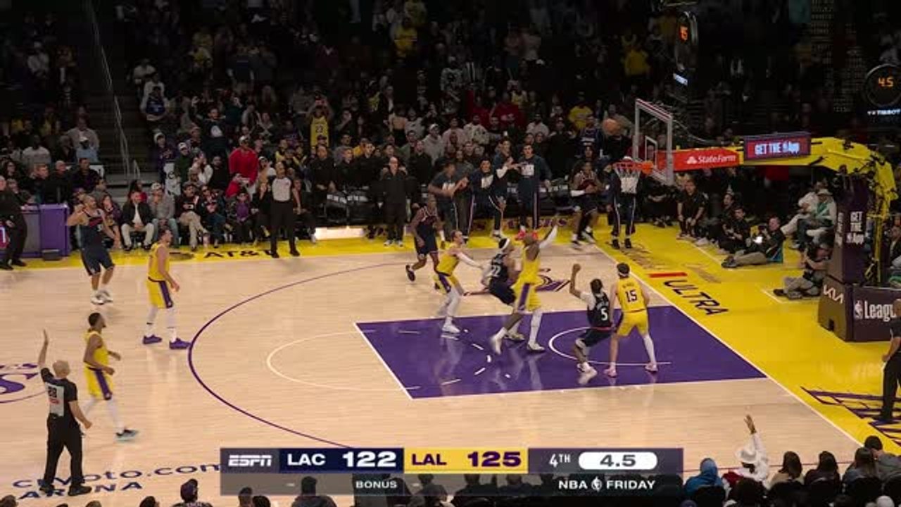 Lakers hang on after Clippers miss late three