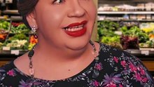 Frau kleischer in Supermarkt