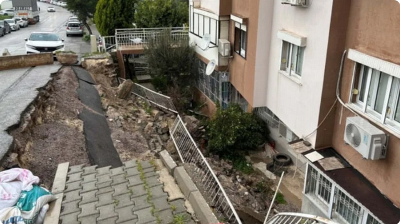 Buca'da istinat duvarı çöktü; apartman sakinleri çözüm bekliyor