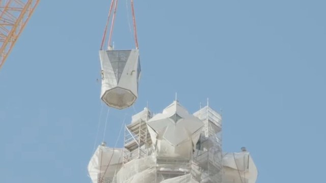 Sagrada Familia: completata la croce più alta, a 172 metri