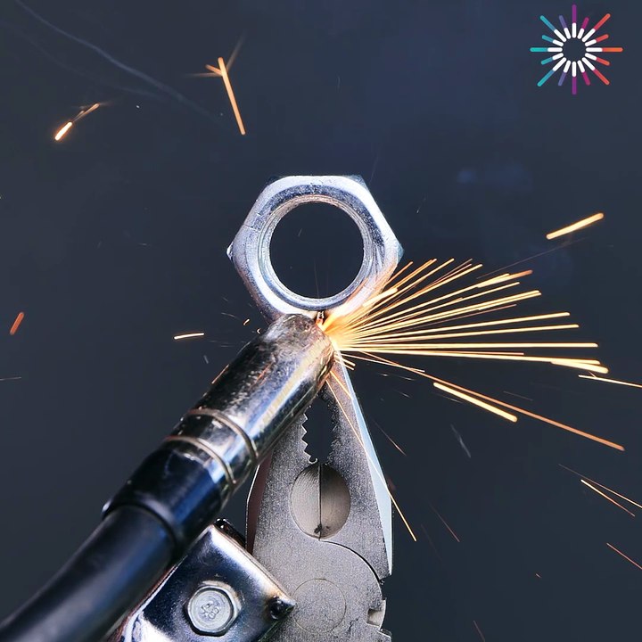 Transform your pliers into this functional tool 🛠️