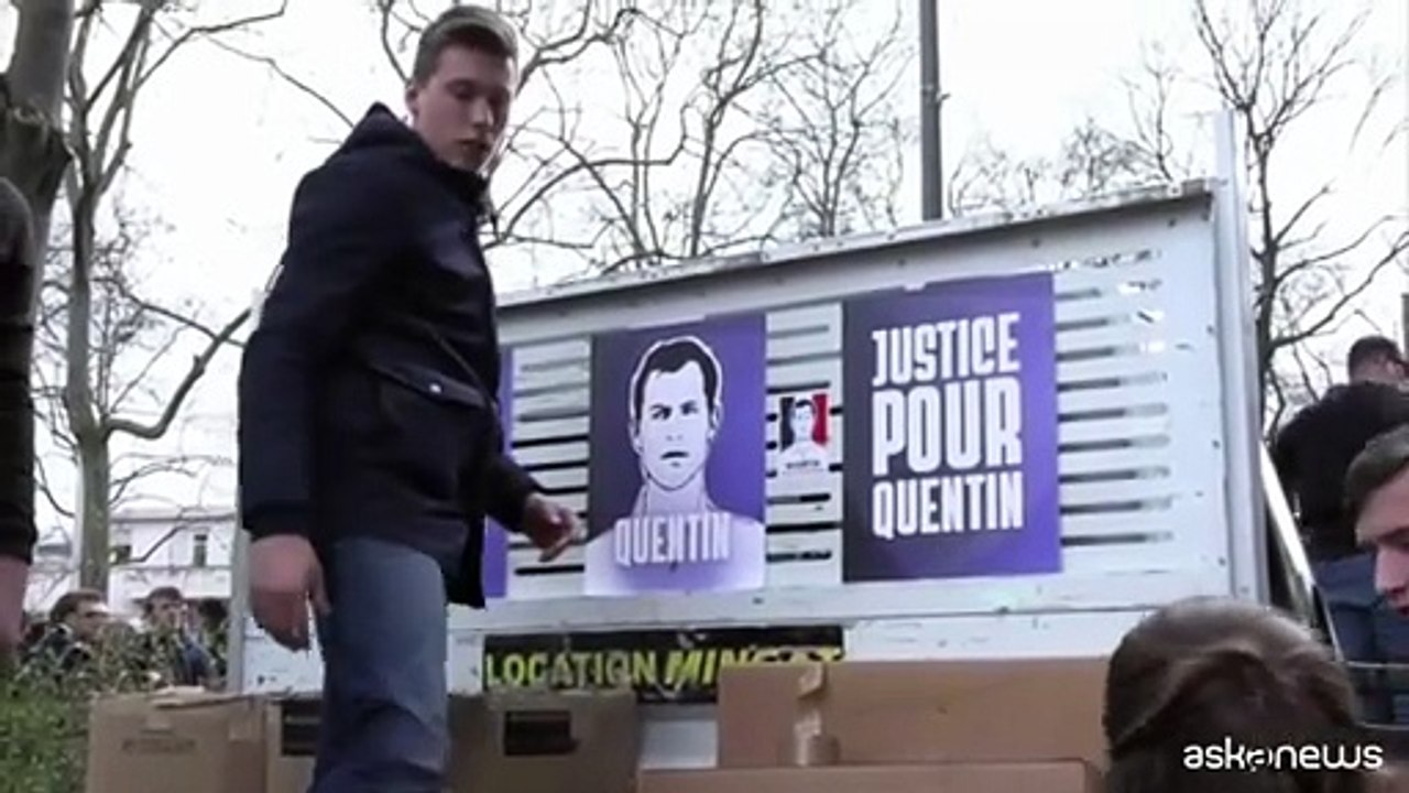 La marcia per Quentin Deranque a Lione: "Ucciso da milizia Melenchon"