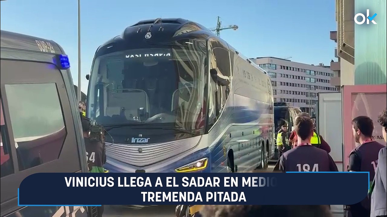 Vinicius llega a El Sadar en medio de una tremenda pitada