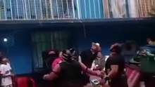 🎭🚨 Un fuerte acc1dente fue captado en cámaras durante una función improvisada de lucha libre en una vecindad de la Ciudad de México.