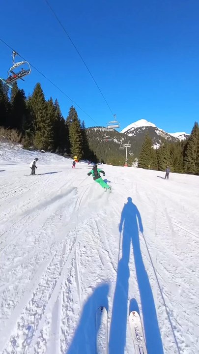Accident entre 2 skieurs, qui est en tord ? 🥊⛷️