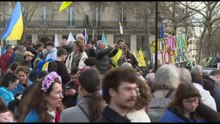 Ucraina, in migliaia sfilano a Parigi a 4 anni dall'invasione russa