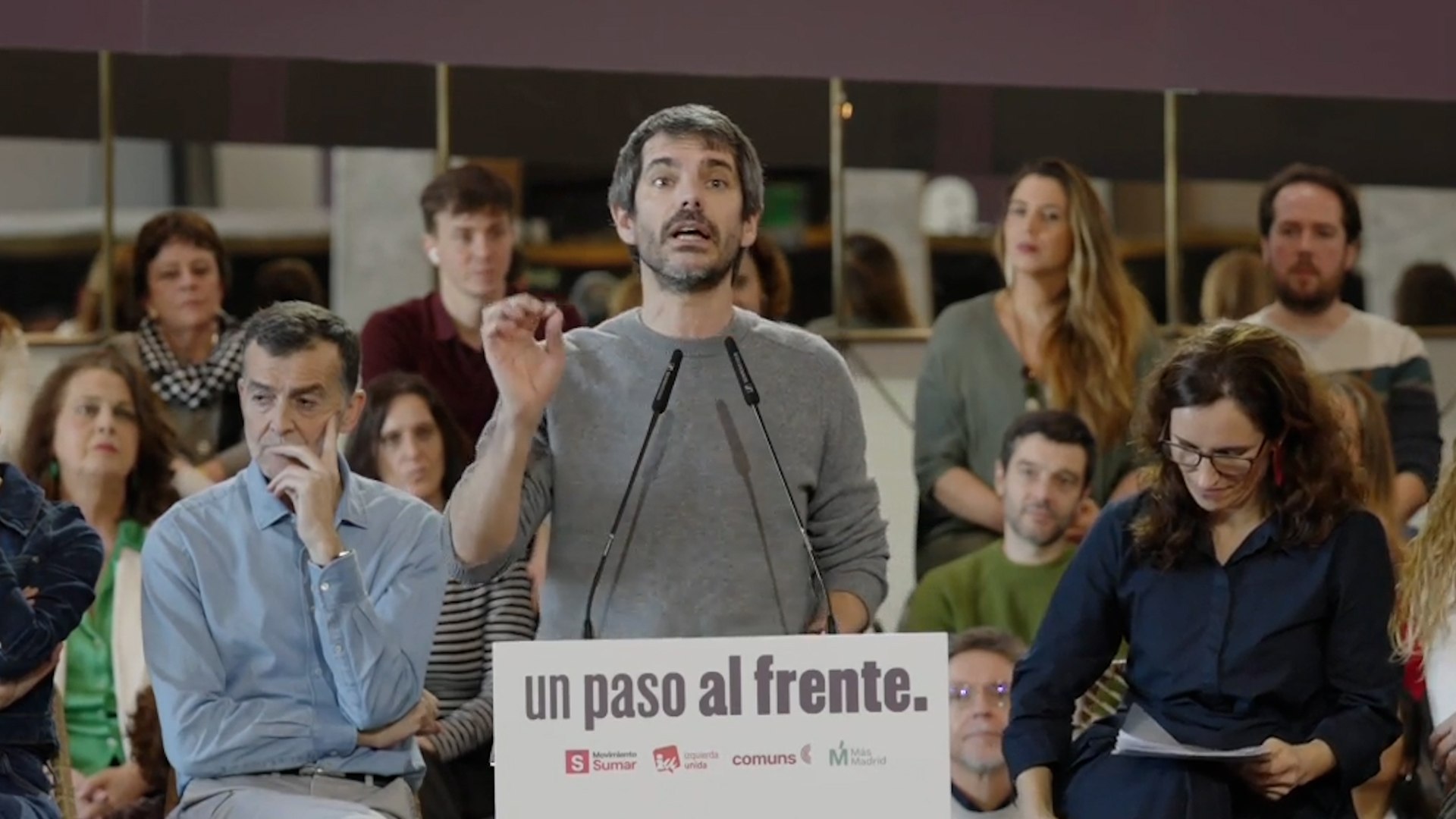 El ministro de Cultura y dirigente de los Comuns, Ernest Urtasun, ha avisado al PSOE que las elecciones no se ganan "con el freno de mano puesto" a la hora de afrontar los problemas y las urgencias sociales de este pa�s. Durante su intervenci�n en el acto de Izquierda Unida (IU), M�s Madrid (MM), Comunes y Movimiento Sumar este s�bado en el C�rculo de Bellas Artes de Madrid para presentar su alianza electoral de cara a 2027, Urtasun ha dejado claro que "no se derrota a la extrema derecha mirando la realidad con las gafas de la extrema derecha".

El ministro de Cultura ha respondido a la propuesta de Rufi�n para que haya candidaturas de unidad entre la izquierda federal y nacionalista. "El pasado 23-J ganamos con un trabajo muy minucioso de maximizar todos los esca�os. Esa aritm�tica es muy necesaria. Pero no se ganan unas elecciones solo desde la sociolog�a electoral, se gana con un proyecto pol�tico ganador" ha dicho.