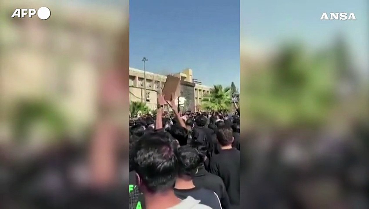 Iran, gli studenti tornano a protestare contro il regime