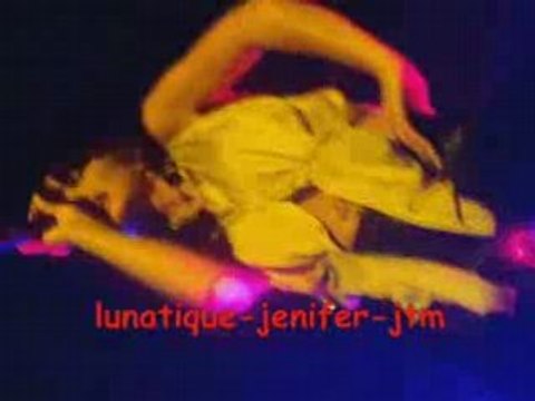 Jenifer chante le parfum à lille