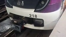 Deu pane: Passageiros são obrigados a sair do metrô após veículo apresentar problema: “Parou tudo”