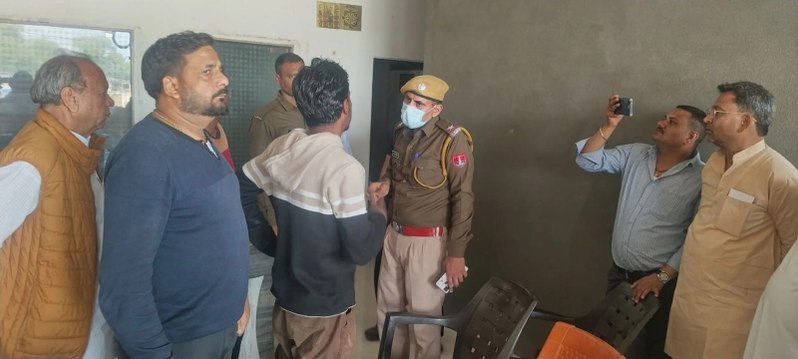 हो जाएं होशियार! 3 मिनट में....दराज तोड़ बदमाश ने दुकान से दिनदहाड़े 4 लाख रुपए किए पार