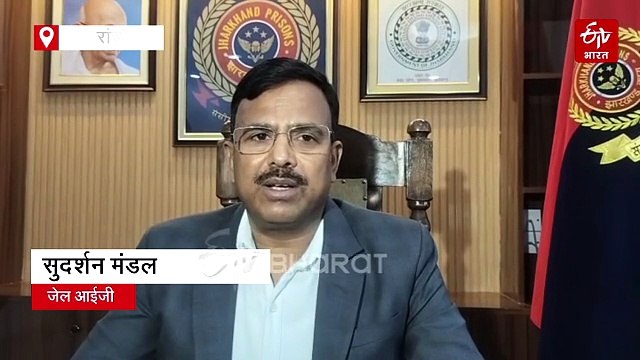 महिला बंदियों के बनाए आर्टिफिशियल गजरे मुंबई के बाजार में मचाएंगे धूम, फैशन डिजाइनर दे रहे ट्रेनिंग