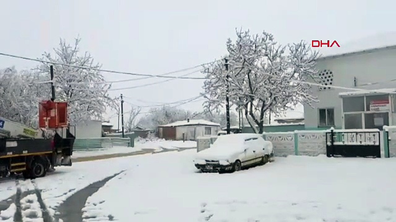 İstanbul'un yanıbaşında kar sürprizi: Her yer karlar altında, sürücülere ''tipi'' uyarısı yapıldı