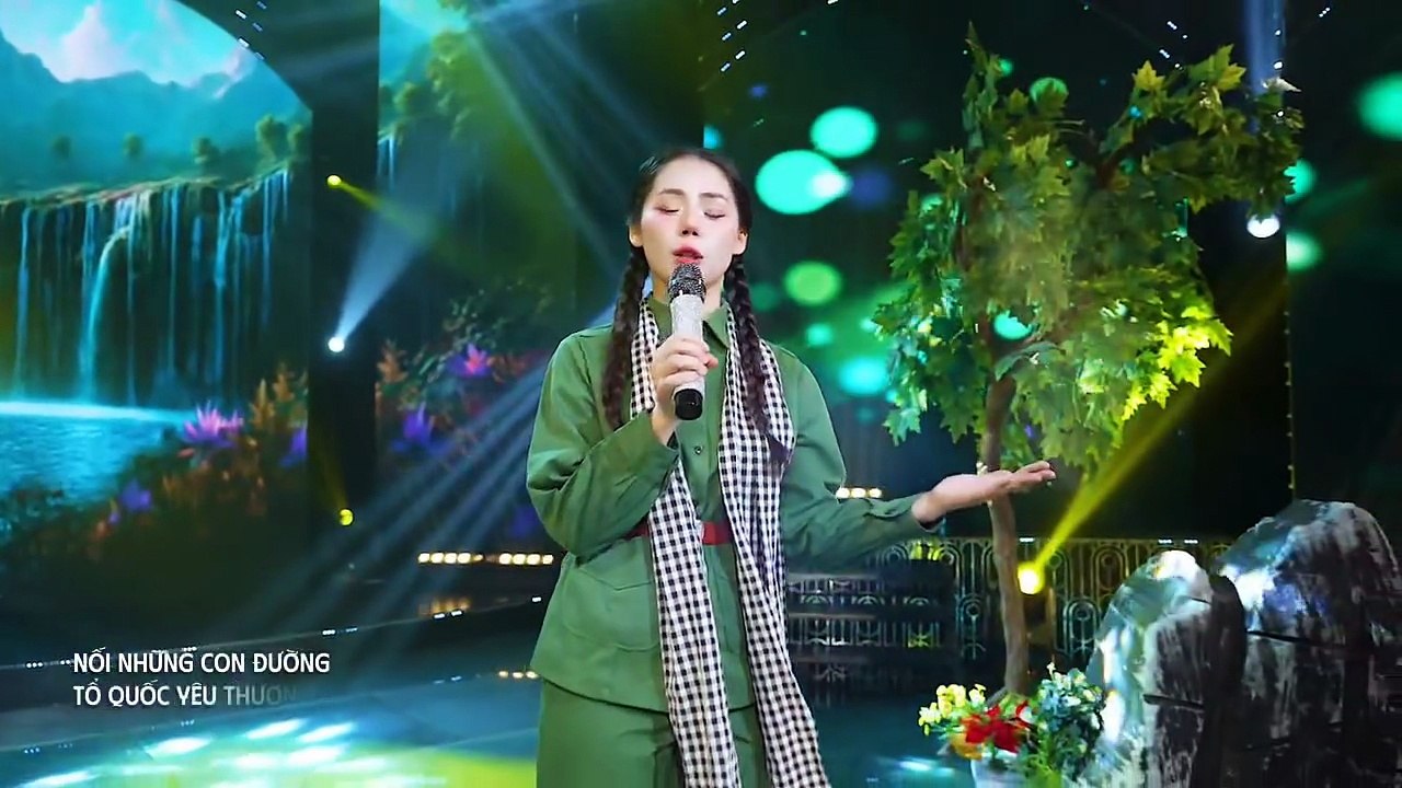 Cô Gái Mở Đường - Hương Ly